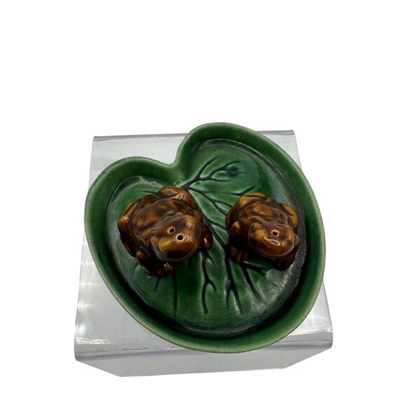 Vintage Ceramic Frog Salt & Pepper Shakers On Lily Pad Plate Green & Brown - Picture 2 of 3